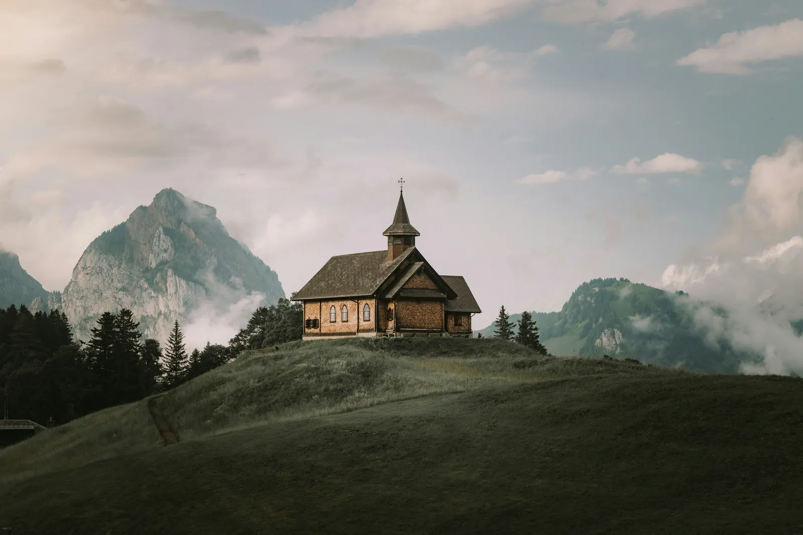 Chiesa su una montagna